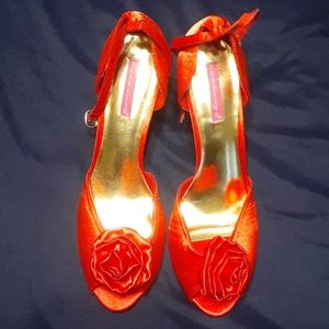 Satin rose heel
